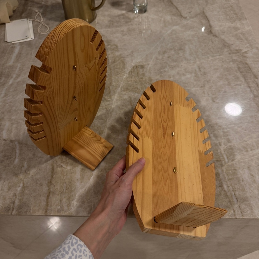 2 Wooden Leaf-Shaped Necklace Display Stand/Organizer